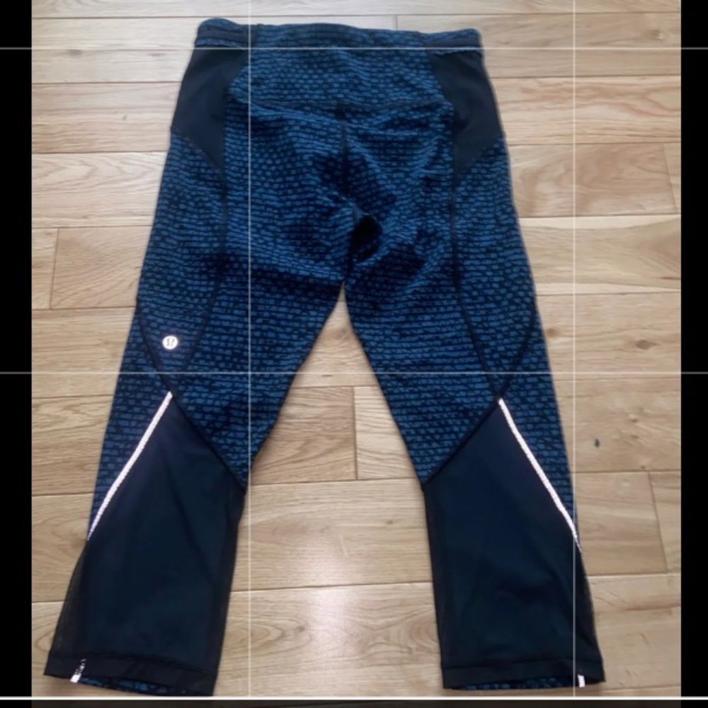 Blue LULULEMON leggings with pockets